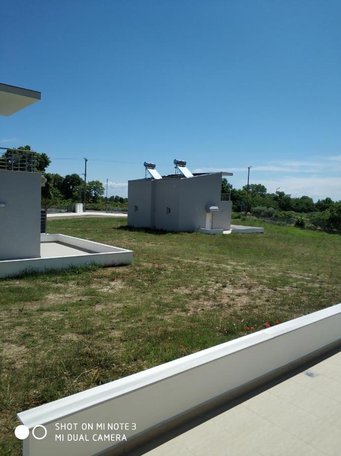 Vila Rouk Villa เลปโตการายา ภายนอก รูปภาพ