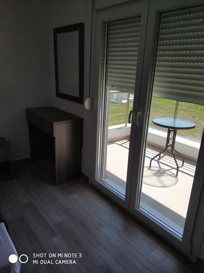 Vila Rouk Villa เลปโตการายา ภายนอก รูปภาพ